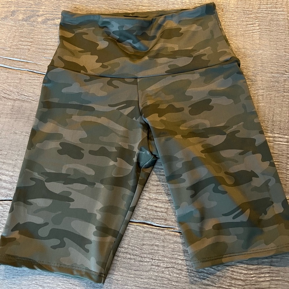 NWOT Onzie Biker/Yoga Shorts